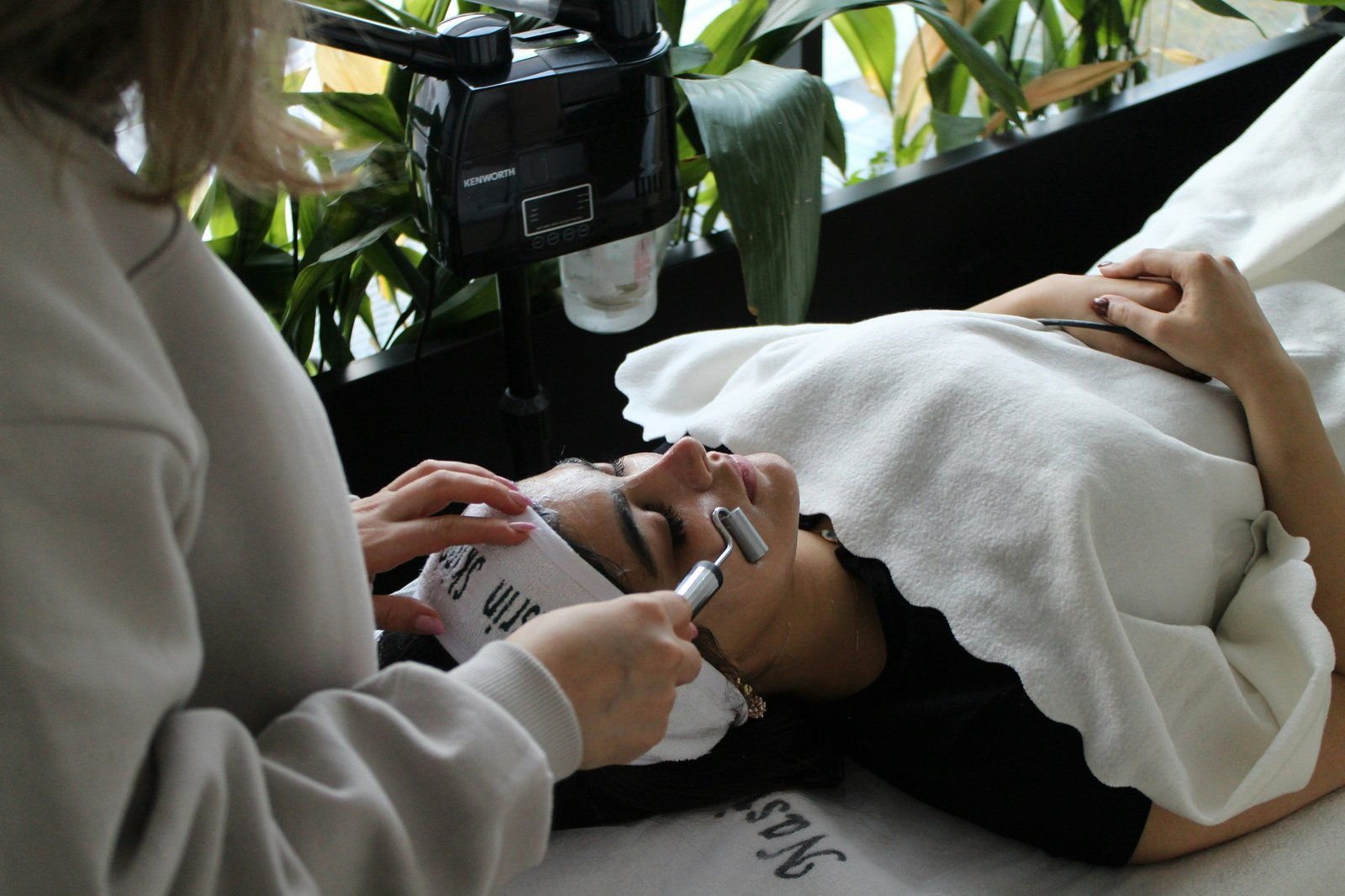 Skin analysis equipment