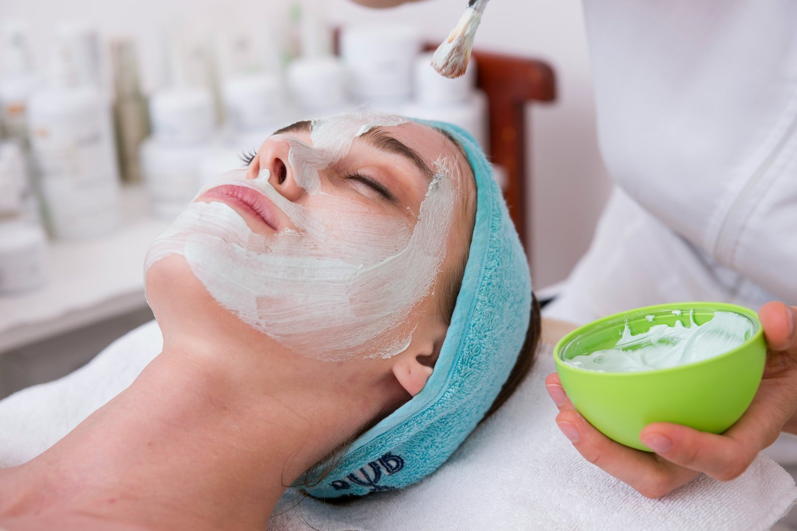 Facial cleansing treatment with a clay mask (sample photo)